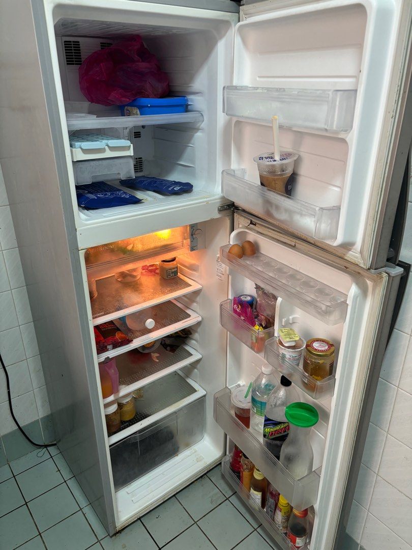 Sharp fridge (Category: Other Home Appliances) located in Petaling Jaya. Submitted by mabashop (Listing ID 1355003193, Image 3). Description: Sharp fridge for sale - works fine - sejuk mantap - nak pindah - done cleaning (refer picture) .