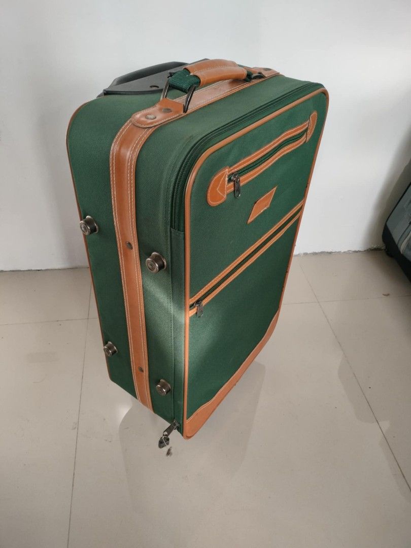 Sphere vintage style luggage size medium soft case good condition Php1,400. (Category: Luggage) located in Taytay. Submitted by abeatrice77985 (Listing ID 1354911885, Image 3). Description: Sphere vintage style luggage size medium soft case good condition Php1,400..