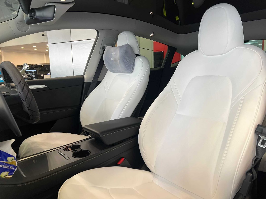 Tesla MODEL Y PERFORMANCE Auto498315877323919365
