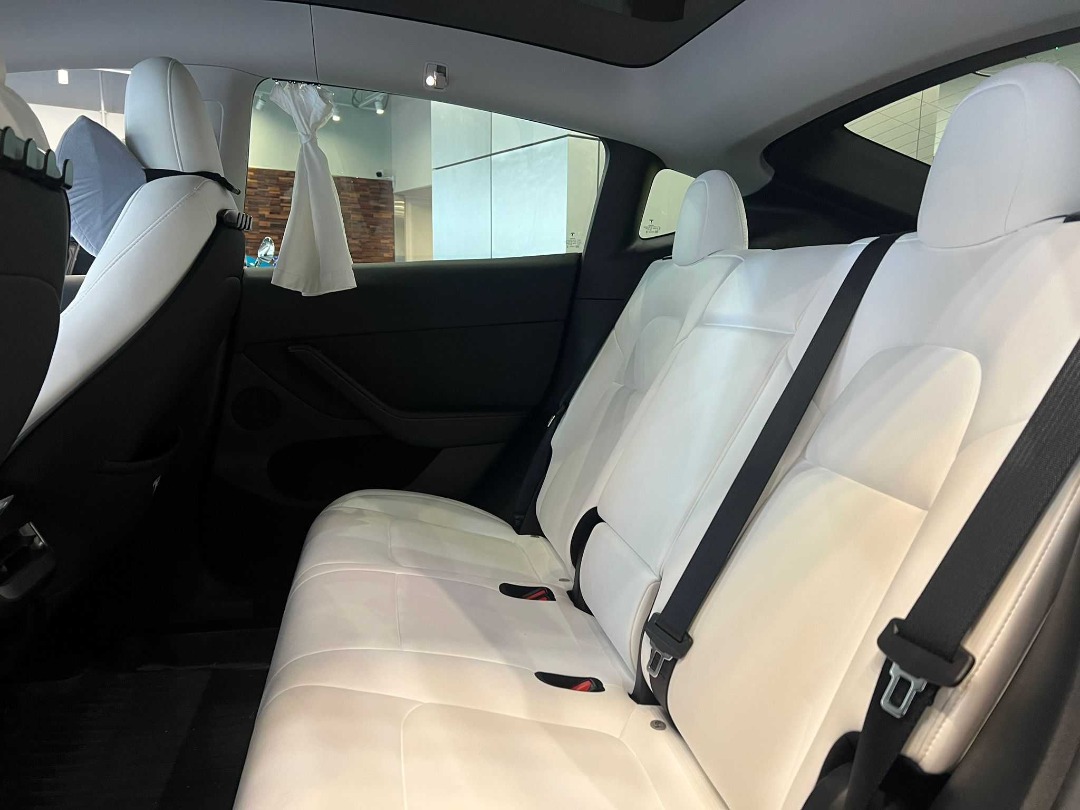 Tesla MODEL Y PERFORMANCE Auto498315877323919366