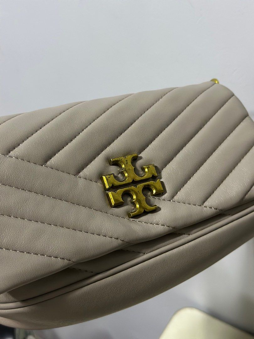 Tory Burch Nude Shoulder Bag Purse (Category: Purses & Pouches) located in Muntinlupa City. Submitted by ann.hr (Listing ID 1355036958, Image 3). Description: .