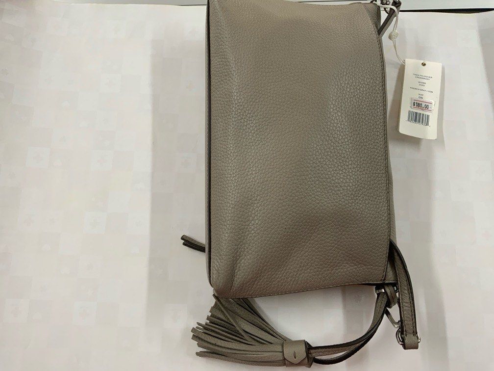 Tory Burch purse (Category: Purses & Pouches) located in Singapore. Submitted by redcrossshop (Listing ID 1354986955, Image 2). Description: Tory Burch bag in good condition. Support the go green movement and give pre-loved items a second life. Do Shop for a good Cause. Self-collection at: Red Cross House 15 Penang Lane Singapore 238486 Mon-Fri 10am - 5pm DISCLAIMER: Items listed are in-kind donations hence there will be no warranty, exchange or 