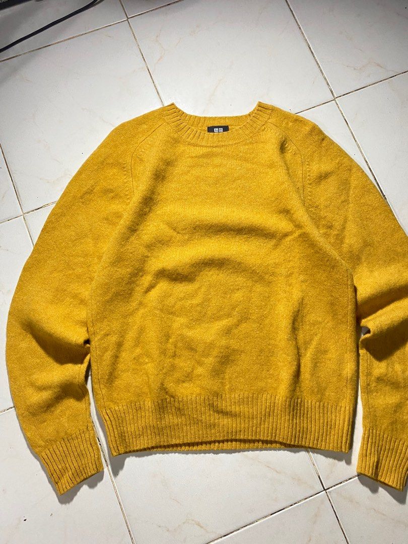 Uniqlo souffle knit (Category: Blouses) located in Lingayen. Submitted by ivansellstuff (Listing ID 1355080853, Image 3). Description: Uniqlo souffle knit! Ang ganda yellow Medium on tag pwede din small So nice pa.