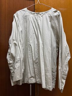 (Category: ) located in . Submitted by fullwardrobe94 (Listing ID 1355082090, Image 1). Description: .
