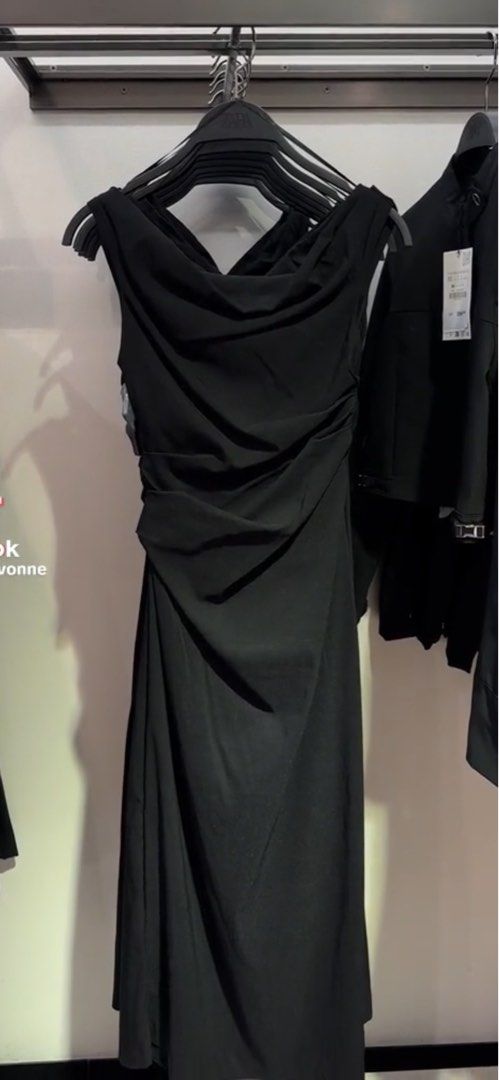Zara Black Draped Ruched Midi Dress (Category: Dresses) located in Paranaque City. Submitted by kryptonnyte (Listing ID 1355032247, Image 1). Description: Large on tag Fits medium to large Super pretty when worn 😍 flattering cut No when worn Lowballers and demanding/unreasonable potential buyers will be ignored. Please don’t ask for the last price if you are not going to purchase the item. Let’s not waste each other’s time ☺️.