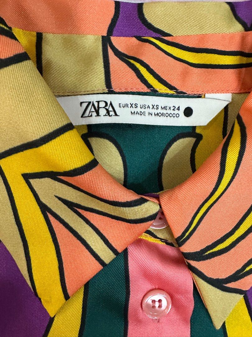 Zara Printed Long Sleeves Polo (Category: Longsleeves) located in Manila. Submitted by secondhavenph (Listing ID 1355007198, Image 2). Description: Loose Fit and Silky.