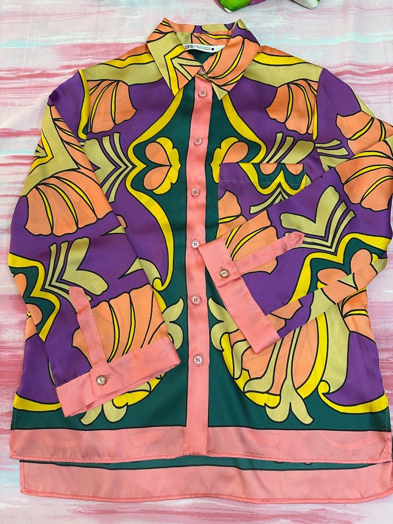 Zara Printed Long Sleeves Polo (Category: Longsleeves) located in Manila. Submitted by secondhavenph (Listing ID 1355007198, Image 1). Description: Loose Fit and Silky.