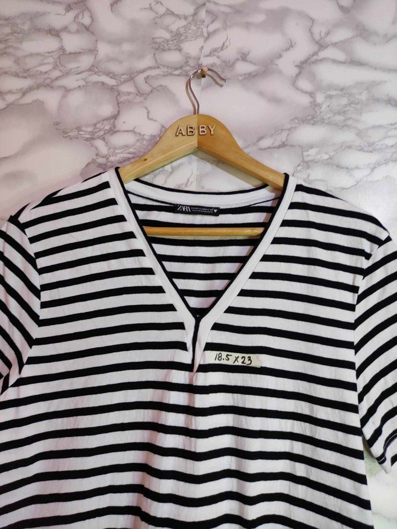 Zara V-neck (Category: Blouses) located in Bulacan. Submitted by 2nd_base (Listing ID 1354981633, Image 2). Description: Width: 18.5 Length: 23 M on tag Good condition, No issue.