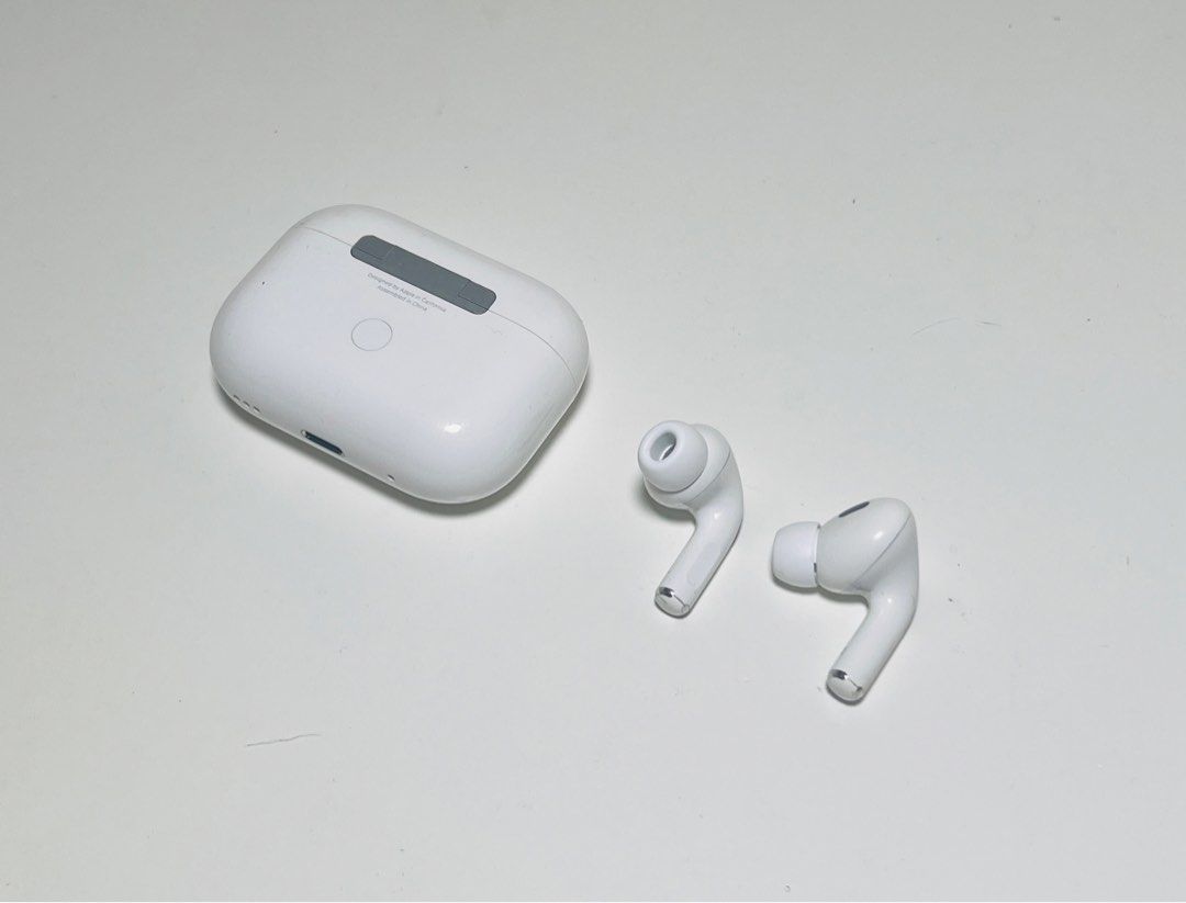 本店は Pro AirPods 2 美品L59W6Q24VX 正規品 Lightning イヤホン