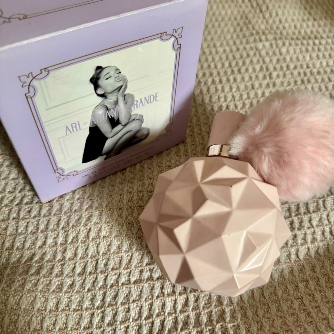 Ariana Grande Ari Perfume 100ml (Category: Fragrance & Deodorants) located in Quezon City. Submitted by hellolili21 (Listing ID 1355105475, Image 1). Description: 100ml size Guaranteed Authentic FSM.