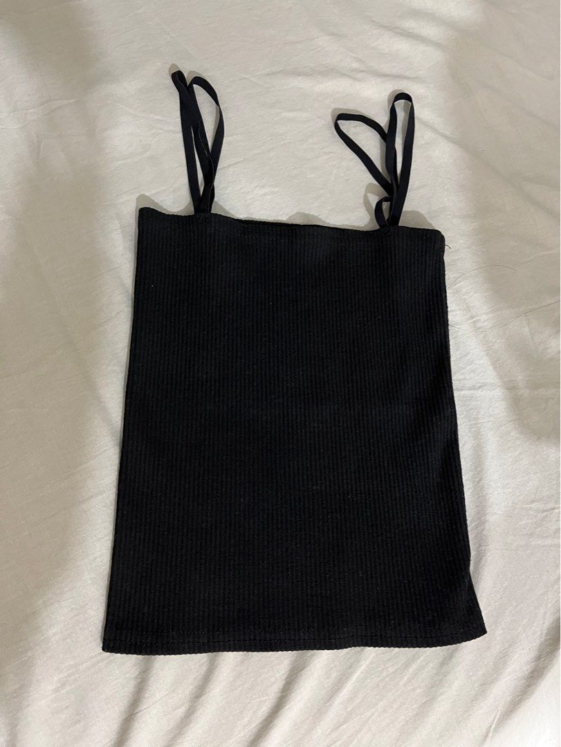Black knitted high quality sleeveless top (Category: Sleeveless) located in Manila. Submitted by declutterwdmax (Listing ID 1355233829, Image 1). Description: - very high quality - body hugging - fits xs - small.