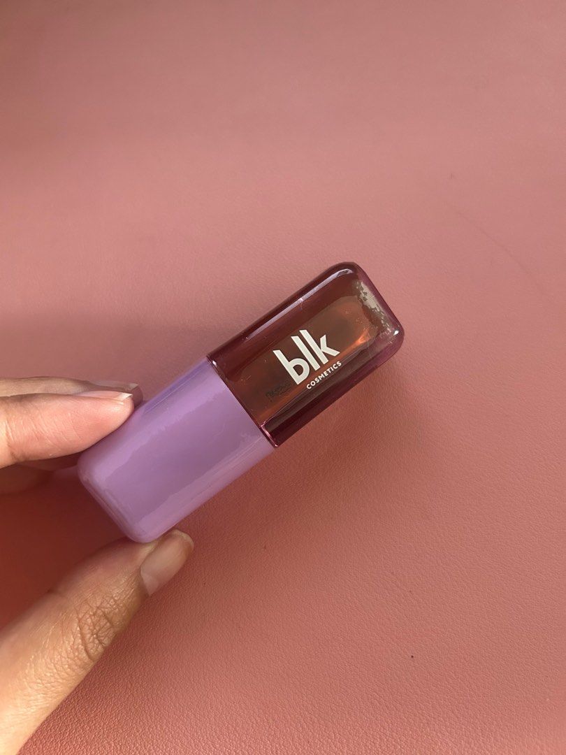 BLK Cosmetics Lip Oil (Category: Makeup) located in Quezon City. Submitted by alozada48 (Listing ID 1355103079, Image 1). Description: SEALED / UNOPENED BLK Fresh Color Adapting Lip Oil Shade: Sunkissed Mall / Online price is ₱349 Location: Quezon city MOP: Gcash Can ship via j&t / lalamove / grab.