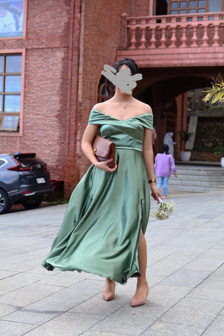 Bridesmaid Gown Olive Green (Category: Evening dresses & gowns) located in Quezon City. Submitted by krtstn (Listing ID 1355170689, Image 1). Description: Used Once Exact measurements in the photo height: 5’5 weight: 57kg small to medium frame .