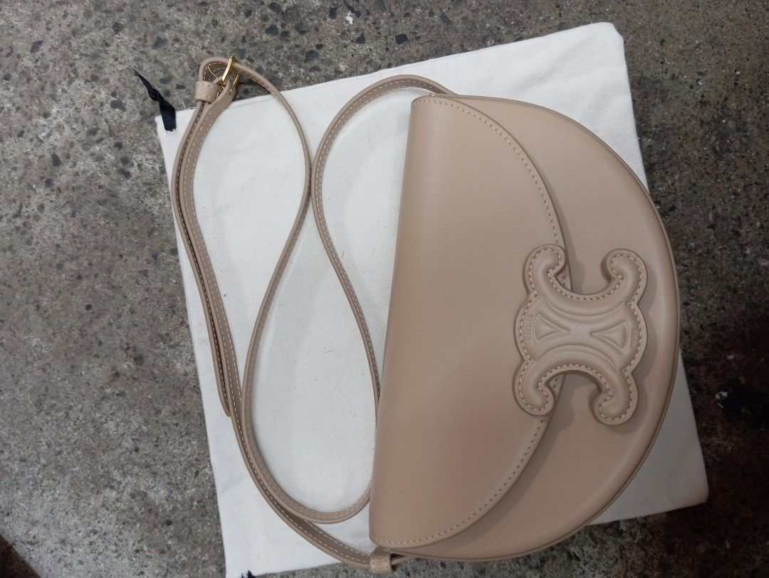Celine Sling bag (Category: Luxury Bags & Wallets) located in Manila. Submitted by mavel0817 (Listing ID 1355114484, Image 1). Description: Celine Sling bag leather Coded.