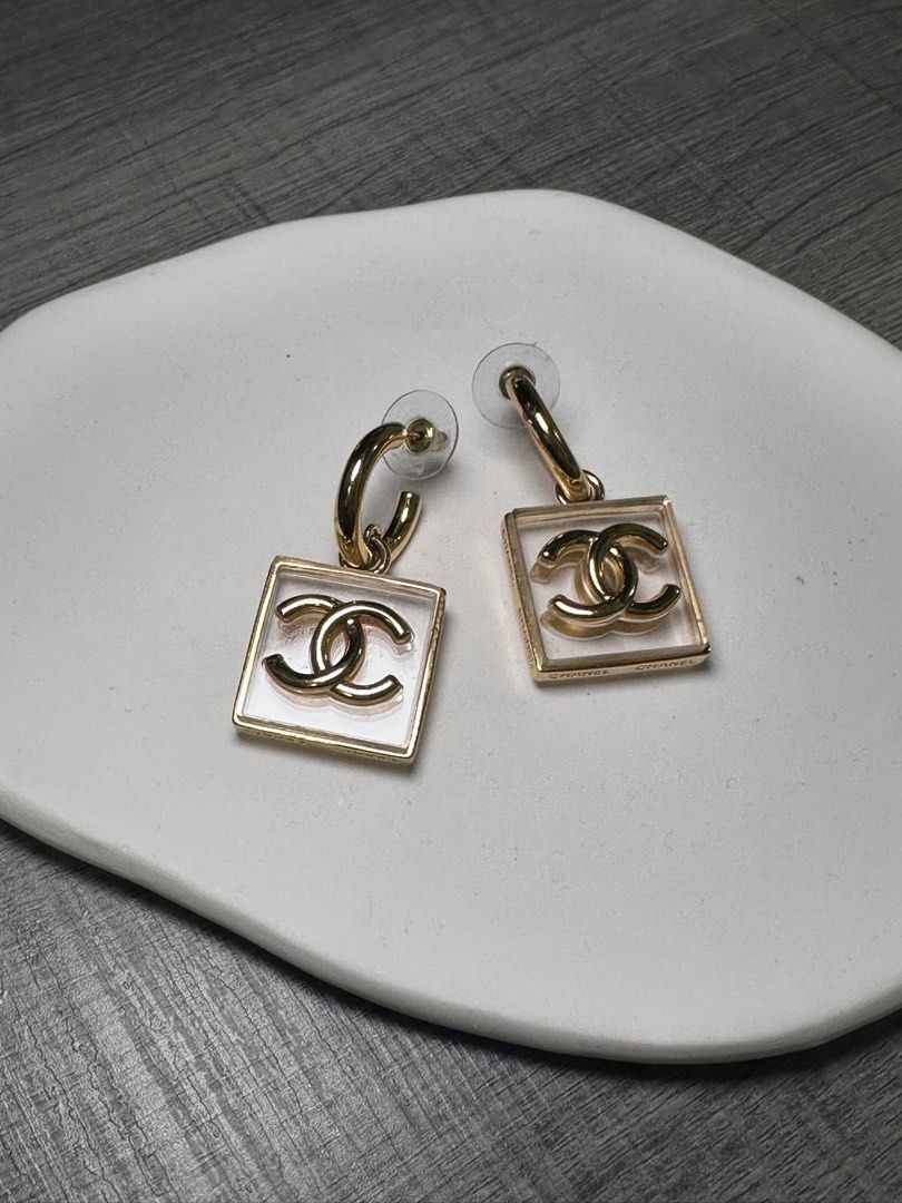 Chanel earrings （分類：飾物及配件）位於 Hong Kong。 由 vcl888 提交（商品編號 1355252028，圖片 1）。簡介： 。