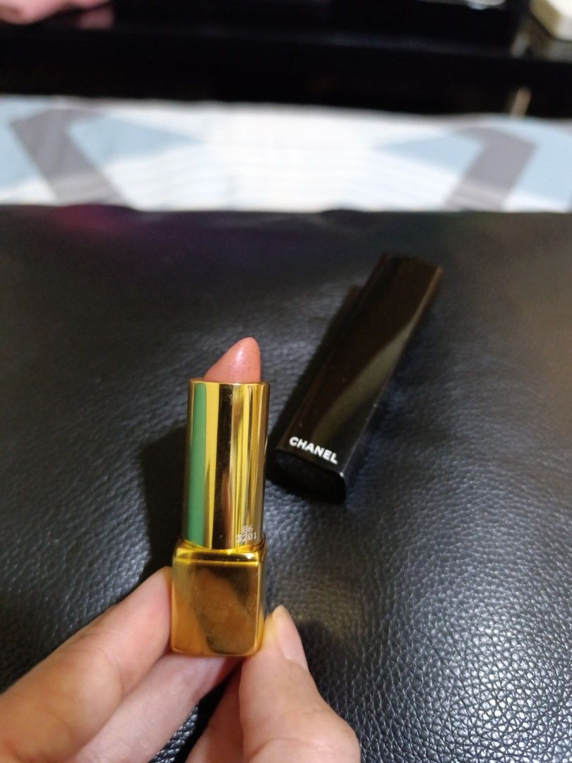 Chanel Push Up Lipstick (Category: Makeup) located in Makati City. Submitted by declutz_miraieonlineshop (Listing ID 1355151632, Image 3). Description: Authentic From Japan Used.
