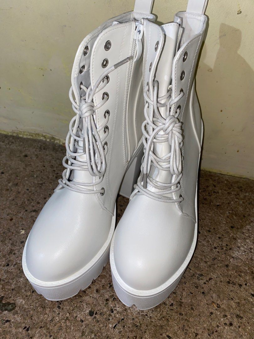 Chunky White Boots with Heels (Category: Boots) located in Manila. Submitted by dianecaidic (Listing ID 1355268305, Image 1). Description: nabili ko 1, 700 di pa nagagamit hehe no issue po and brand new pa. .