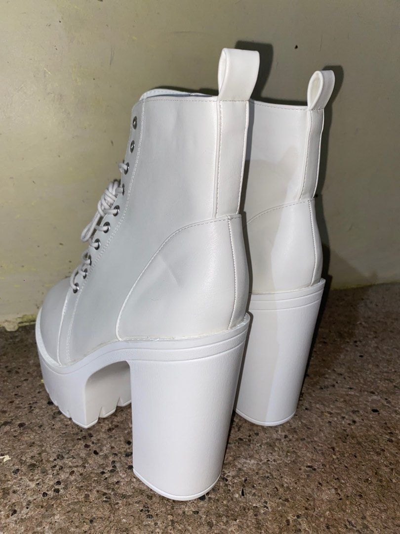 Chunky White Boots with Heels (Category: Boots) located in Manila. Submitted by dianecaidic (Listing ID 1355268305, Image 3). Description: nabili ko 1, 700 di pa nagagamit hehe no issue po and brand new pa. .
