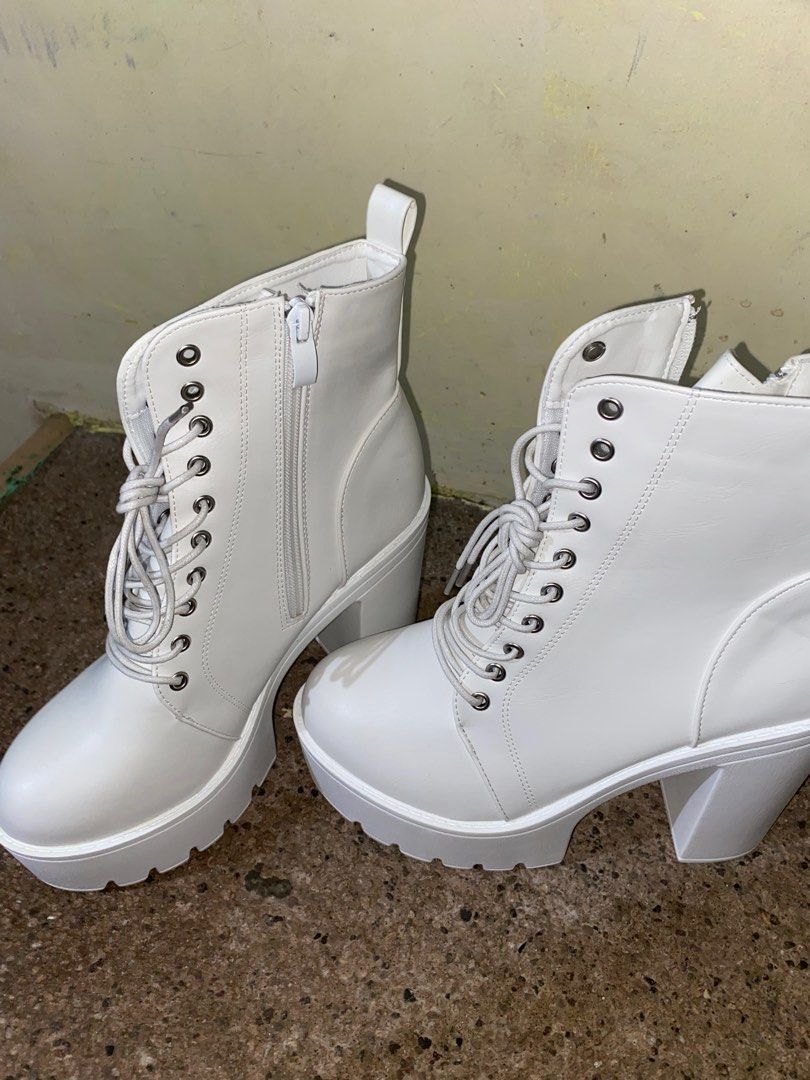 Chunky White Boots with Heels (Category: Boots) located in Manila. Submitted by dianecaidic (Listing ID 1355268305, Image 2). Description: nabili ko 1, 700 di pa nagagamit hehe no issue po and brand new pa. .