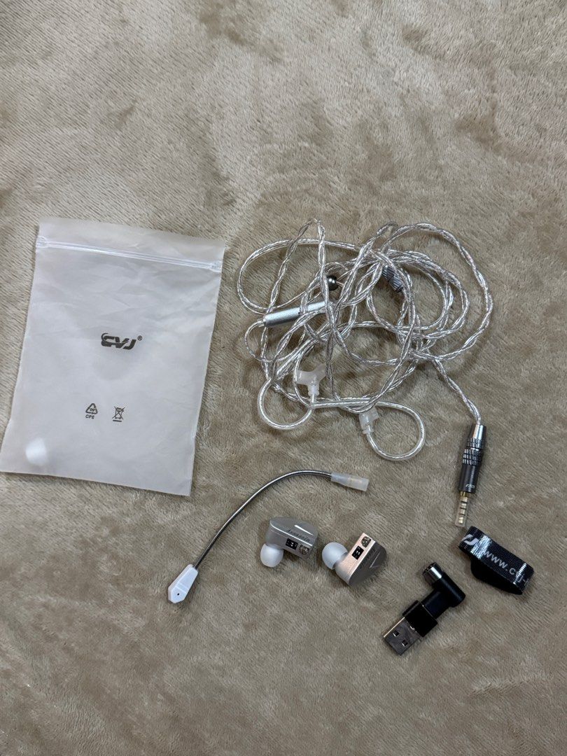 CVJ Assassin Silver In Ear Earphones (Category: Earphones) located in Naga. Submitted by sweetdeclutters_ (Listing ID 1355220963, Image 1). Description: • Material : Metal • Category : Earphones & Headphones • Headphone pads material: Silicone • Impedance Range: up to 32 9 • Features: With Microphone, Detachable Cable • With Microphone : Yes • Is wireless : No • Resistance : 289 • Line Length : 2m • Sensitivity : 112dB • Plug Type:Line Type • Fun