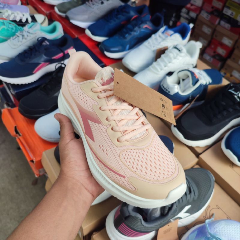 Dadora sport shoes, Women's Fashion, Footwear, Sneakers on Carousell