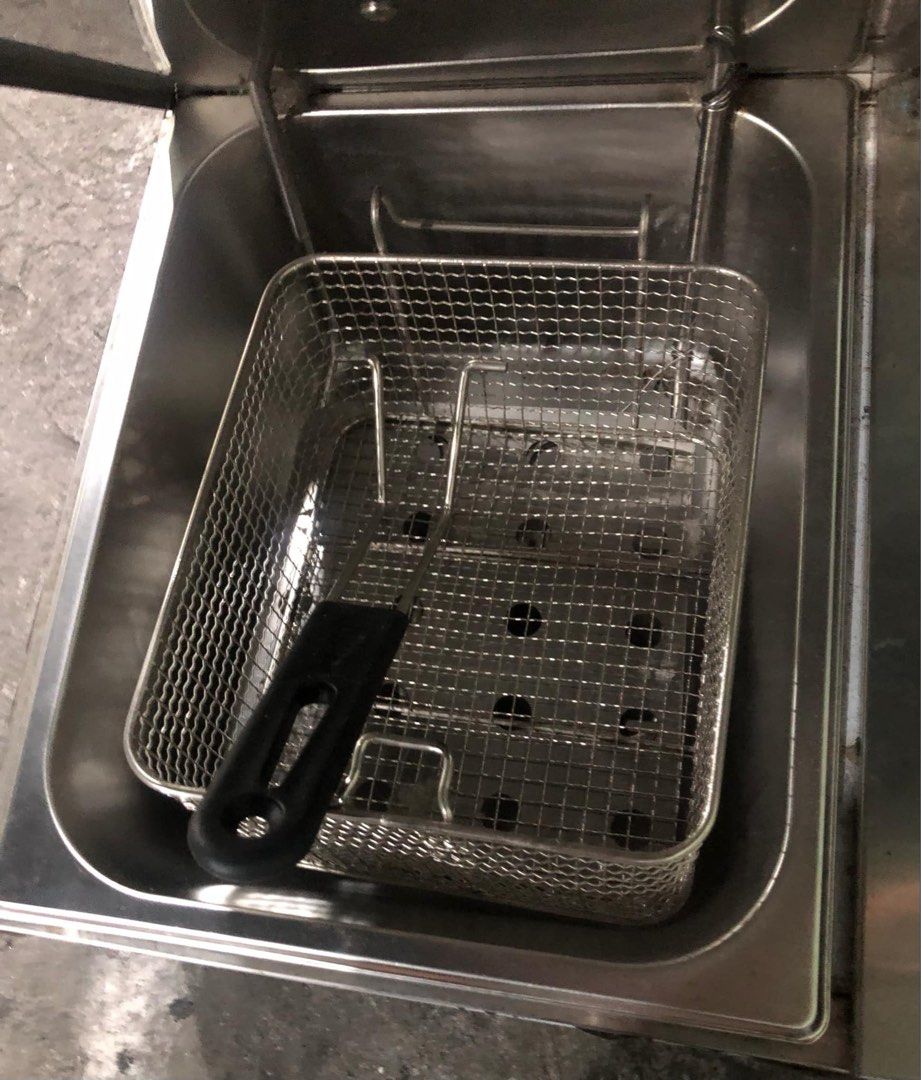 Double Electric Deep Fryer (Category: Other Kitchenware & Tableware) located in Manila. Submitted by marygracer37790 (Listing ID 1355234606, Image 2). Description: .