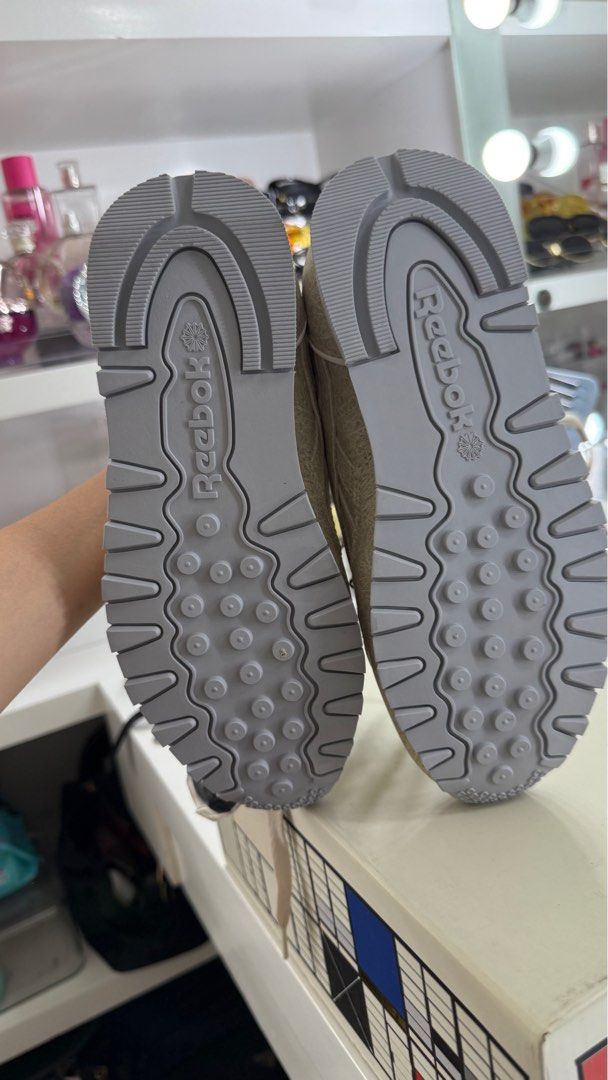Eames rebook classic leather shoes (Category: Casual Shoes) located in Makati City. Submitted by declutter_888 (Listing ID 1355160715, Image 3). Description: Bnew Size 5 USA 23.5cm Unisex.