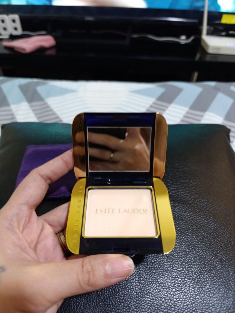 Estee Lauder Pressed Powder (Category: Makeup) located in Makati City. Submitted by declutz_miraieonlineshop (Listing ID 1355140496, Image 1). Description: It is Authentic From Japan.