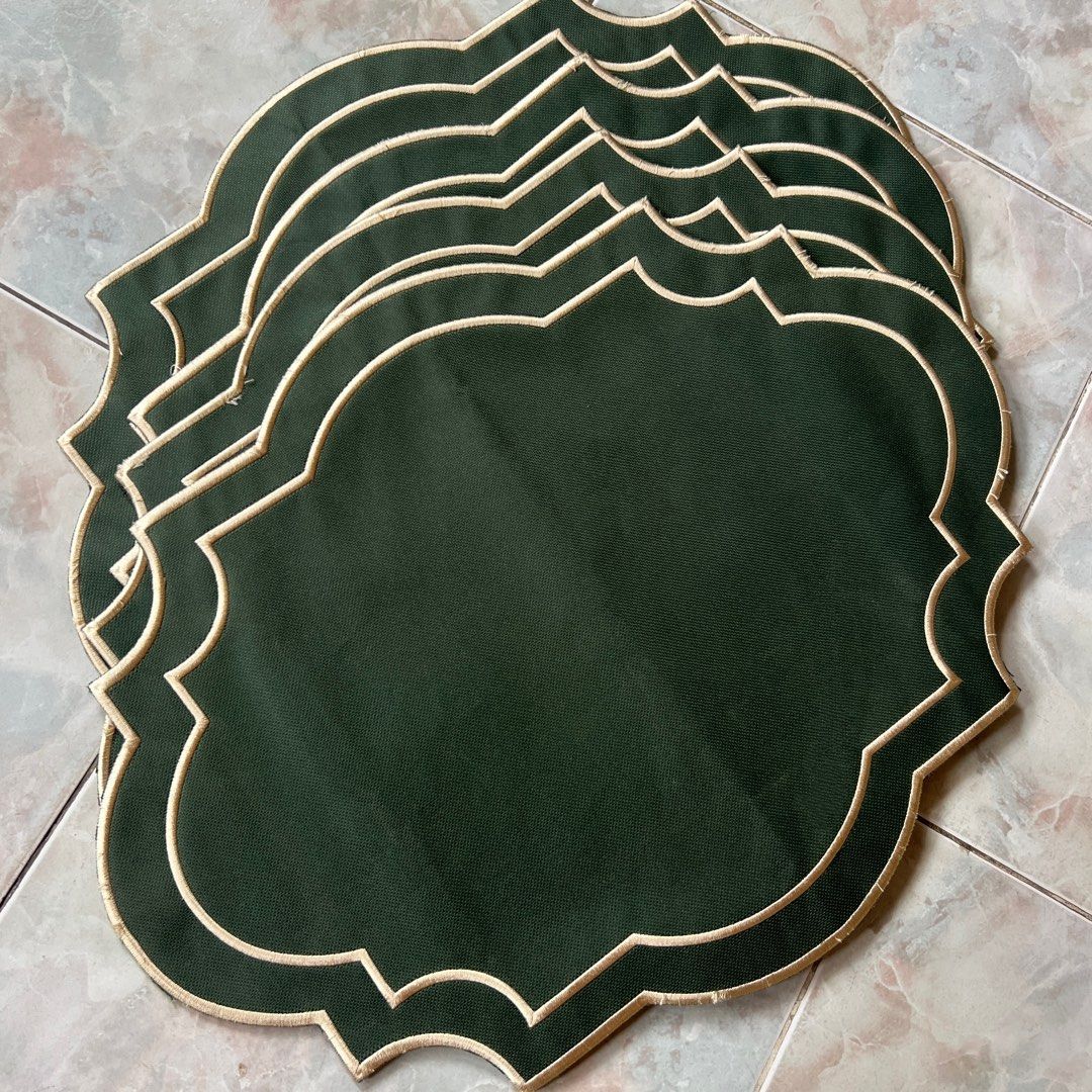 Placemats (set of 4) (Category: Other Kitchenware & Tableware) located in Cebu City. Submitted by krishiadeclutters (Listing ID 1355115583, Image 1). Description: 1 set (4 pcs) of green placemats. Used just once for a holiday setup. RFS: not using them anymore *second photo is from the shop .