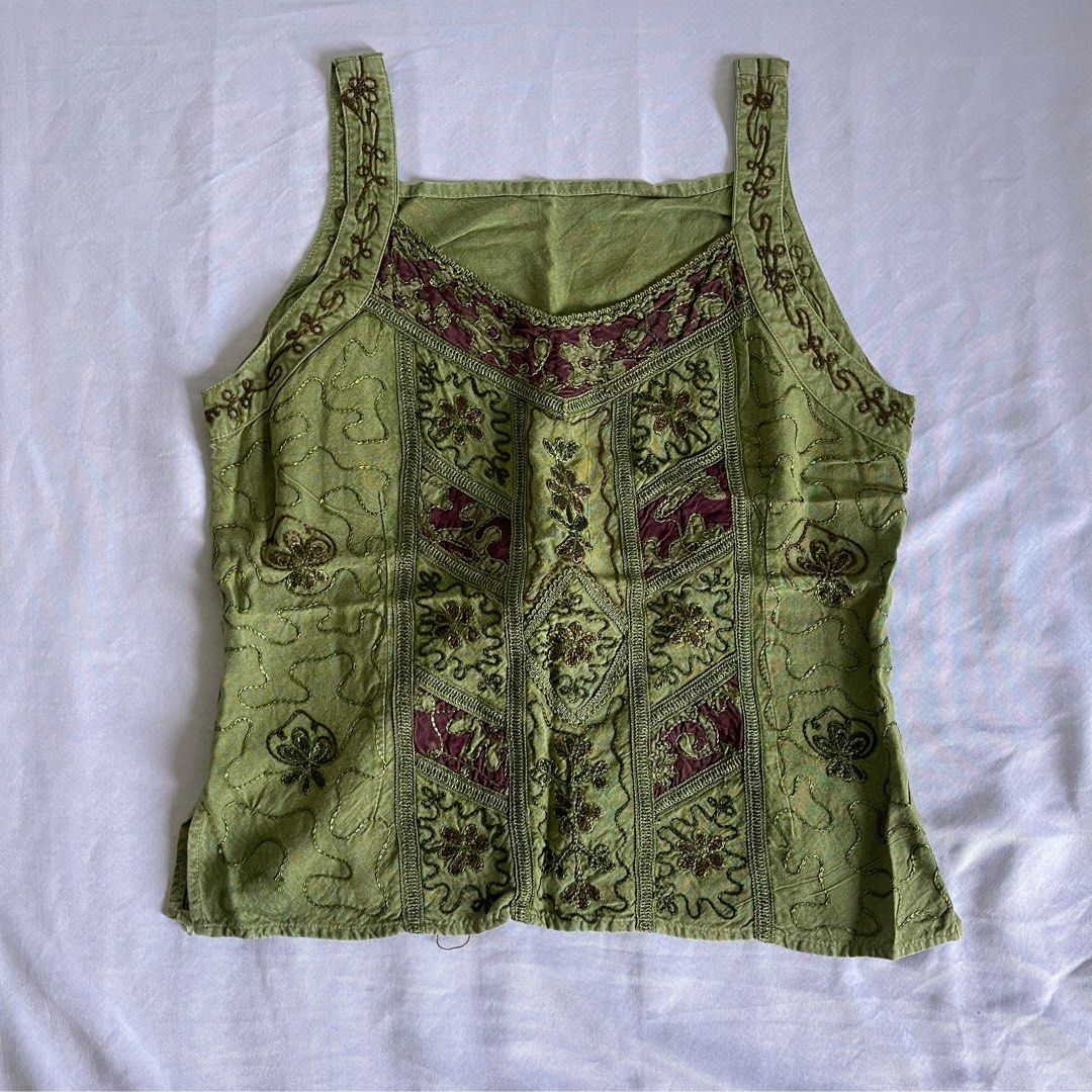 GREEN VINTAGE SLEEVELESS TANK (Category: Sleeveless) located in Makati City. Submitted by _prelovedchi (Listing ID 1316487522, Image 1). Description: -Thrifted this from Wear Classica on ig -Never worn -Saaaur pretty 🥹🩷 -ilove the patterns so much -fits s-semi m - bought for 659 🥲.