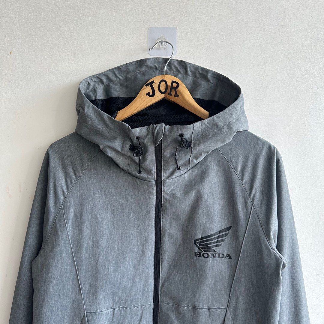 GU Japan x Honda Windbreaker (Category: Coats, Jackets and Outerwear) located in San Fernando. Submitted by jorjorr (Listing ID 1355240833, Image 2). Description: GU Japan x Honda Windbreaker Pang Giorno niyo Small on tag 21 width 26 length Excellent condition No issue .