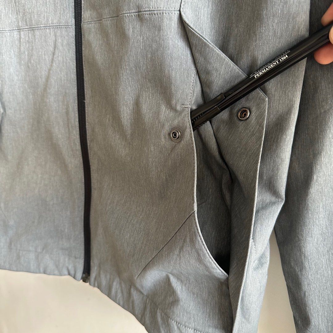GU Japan x Honda Windbreaker (Category: Coats, Jackets and Outerwear) located in San Fernando. Submitted by jorjorr (Listing ID 1355240833, Image 3). Description: GU Japan x Honda Windbreaker Pang Giorno niyo Small on tag 21 width 26 length Excellent condition No issue .