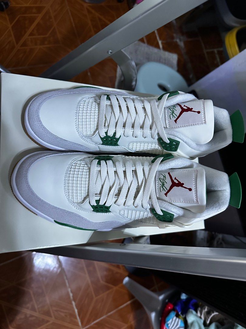 JORDAN 4 NIKE SB PINE GREEN - TITAN RELEASE (Category: Casual Shoes) located in Pasig City. Submitted by cjbaston (Listing ID 1355110633, Image 2). Description: JORDAN 4 NIKE SB PINE GREEN -BNDS -Size 10.5 US -With Original Box.