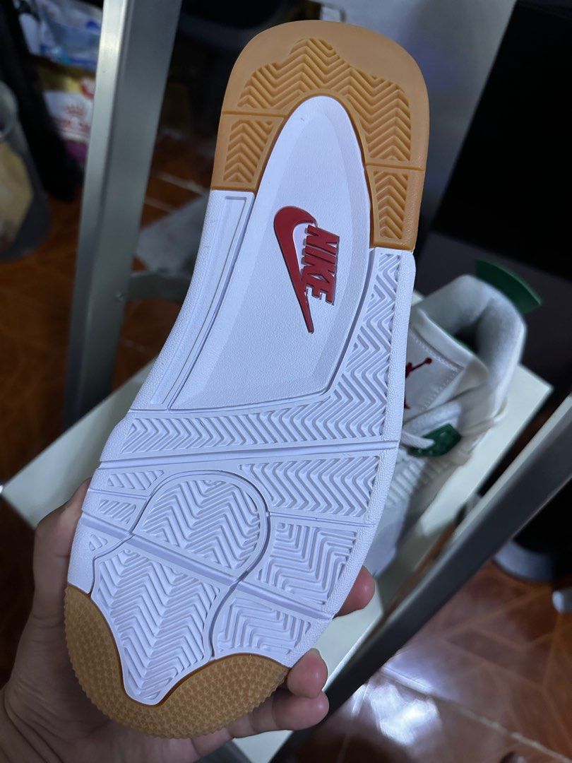 JORDAN 4 NIKE SB PINE GREEN - TITAN RELEASE (Category: Casual Shoes) located in Pasig City. Submitted by cjbaston (Listing ID 1355110633, Image 3). Description: JORDAN 4 NIKE SB PINE GREEN -BNDS -Size 10.5 US -With Original Box.