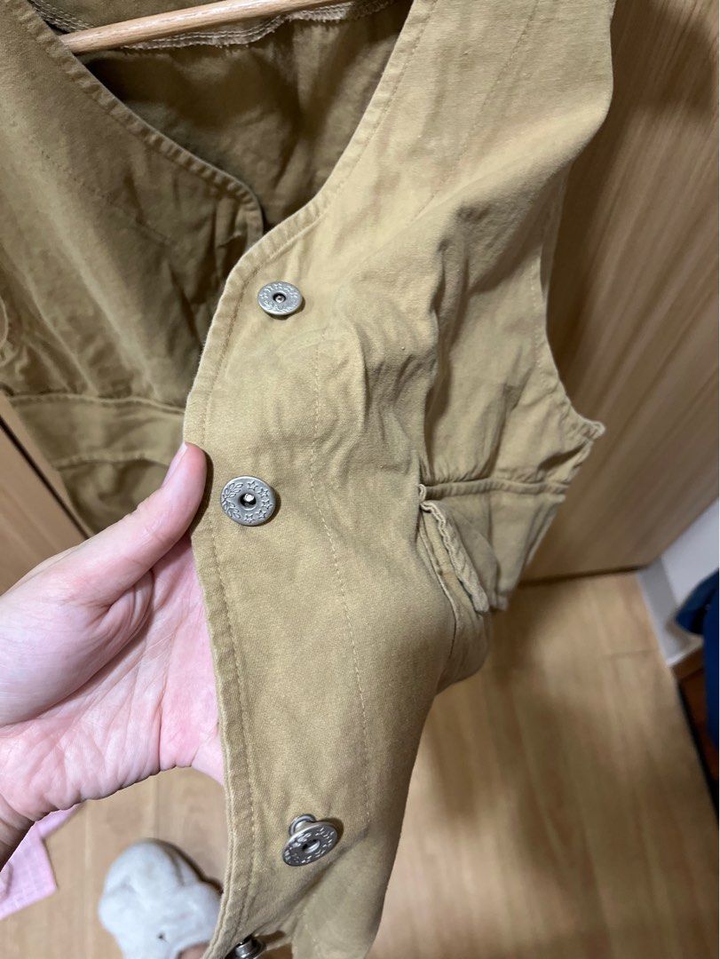 Khaki Utility Vest Unisex (Category: Coats, Jackets and Outerwear) located in Manila. Submitted by declutterwdmax (Listing ID 1355222724, Image 2). Description: - ver high quality - has real pockets - fits small - large - unisex!!.
