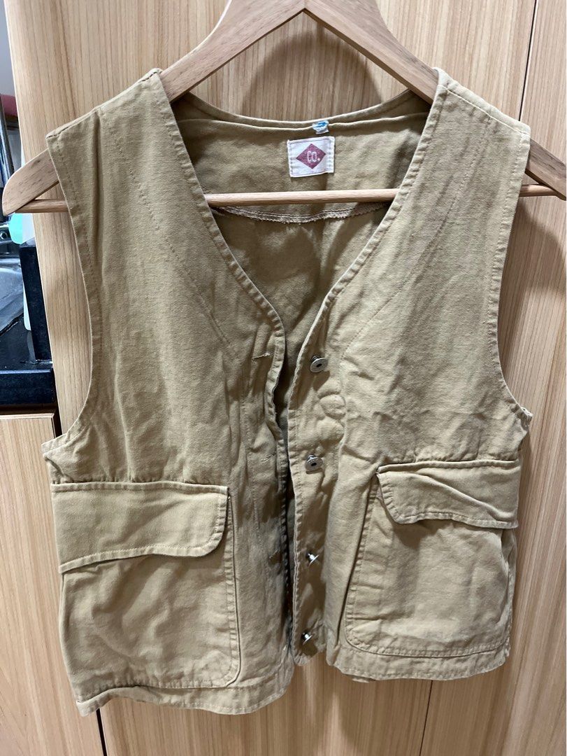 Khaki Utility Vest Unisex (Category: Coats, Jackets and Outerwear) located in Manila. Submitted by declutterwdmax (Listing ID 1355222724, Image 1). Description: - ver high quality - has real pockets - fits small - large - unisex!!.