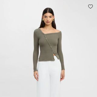 (Category: ) located in . Submitted by dresstte (Listing ID 1355166192, Image 1). Description: .
