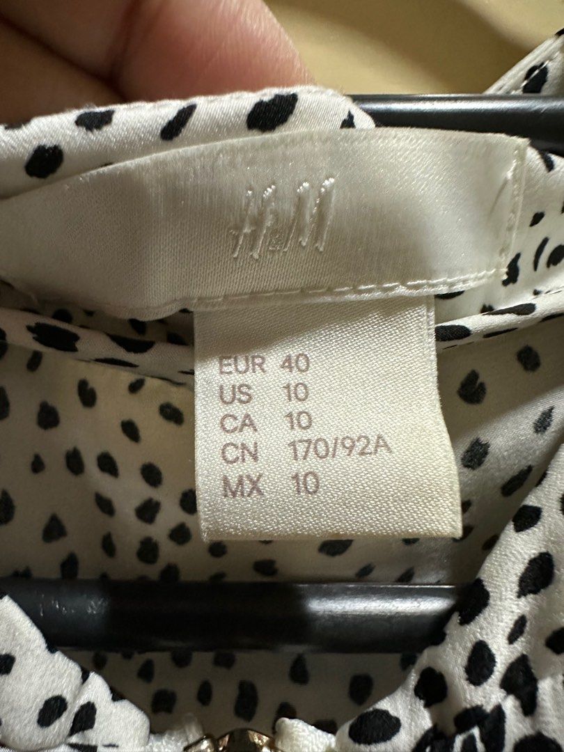 Light jacket (Category: Blouses) located in Ampang. Submitted by farah_ever_loved (Listing ID 1355179482, Image 2). Description: .