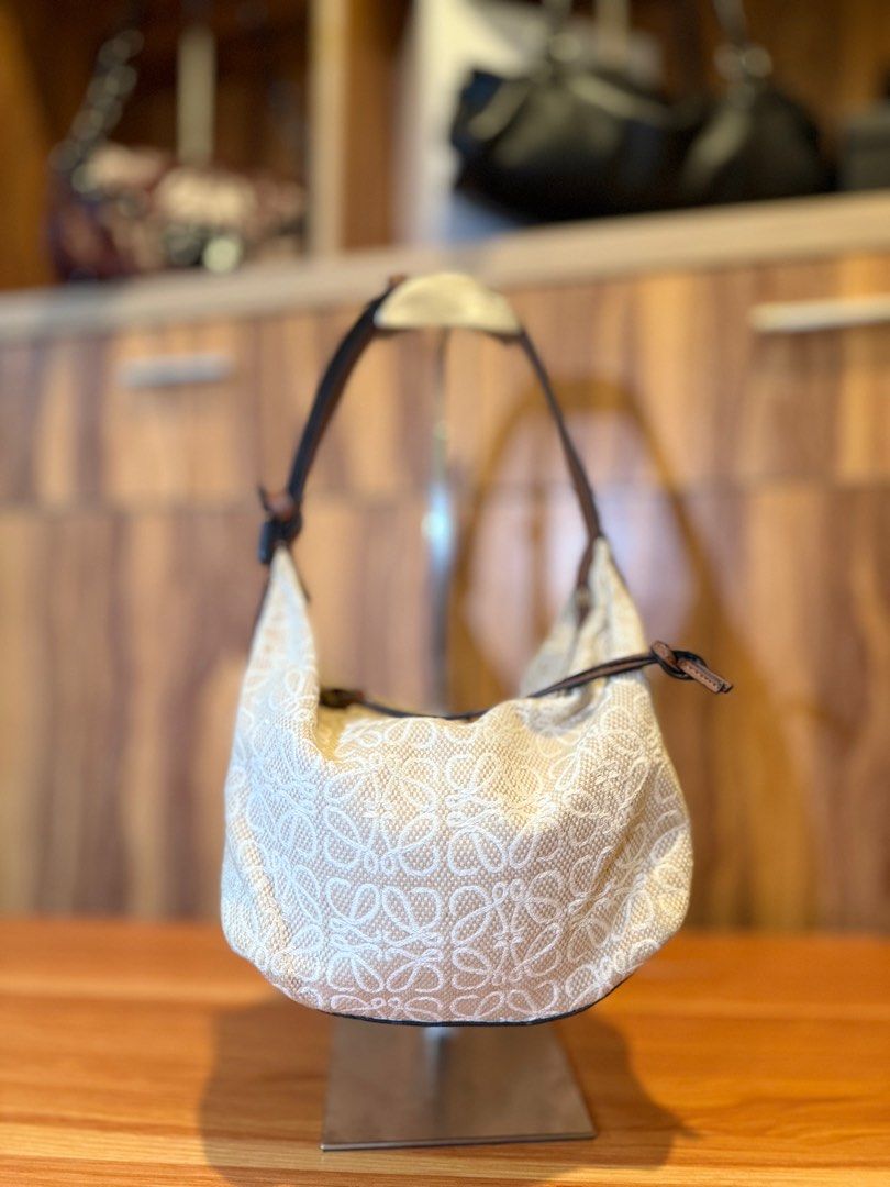 Loewe Cubi (Category: Luxury Bags & Wallets) located in Paranaque City. Submitted by chitnchic (Listing ID 1355221109, Image 1). Description: Thrift Not guaranteed auth.