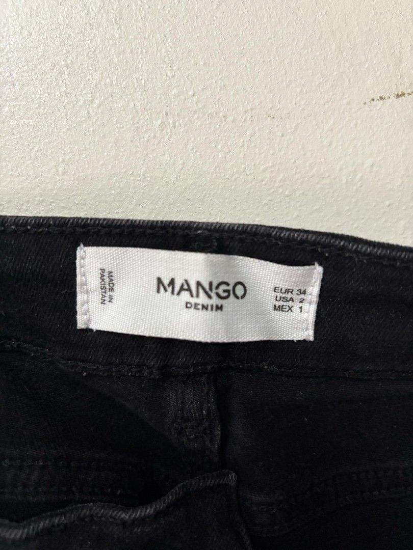 Mango black skinny jeans w red lining (Category: Jeans) located in Las Pinas. Submitted by junghotline (Listing ID 1355199466, Image 2). Description: .