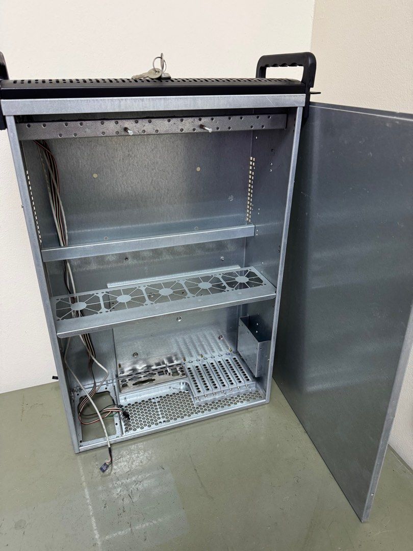 Mining rig (Category: Computer Parts) located in Petaling Jaya. Submitted by ssboutlet (Listing ID 1355108869, Image 1). Description: Mining rig casing.