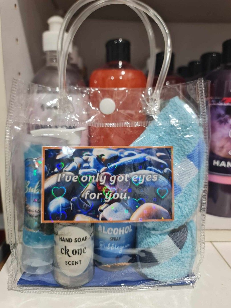 MK Gift me a message bag set 2 (Category: Bath) located in Bacoor. Submitted by tataandkai (Listing ID 1355152123, Image 2). Description: gift me a message bag set 2 pm for available scents bag inclusions/may contain the ff: shampoo conditioner bodywash handsoap alcogel alcohol towel bath scrub.