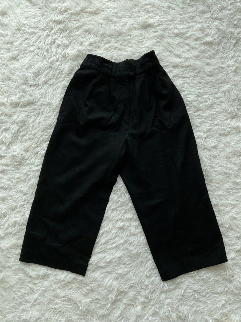 Pallazo polyester (Category: Other Bottoms) located in Kuantan. Submitted by johnnyssuh (Listing ID 1355194766, Image 1). Description: Length:78cm hip:50cm waist: 24/25 inches buy more get more discounts do check my listings!.