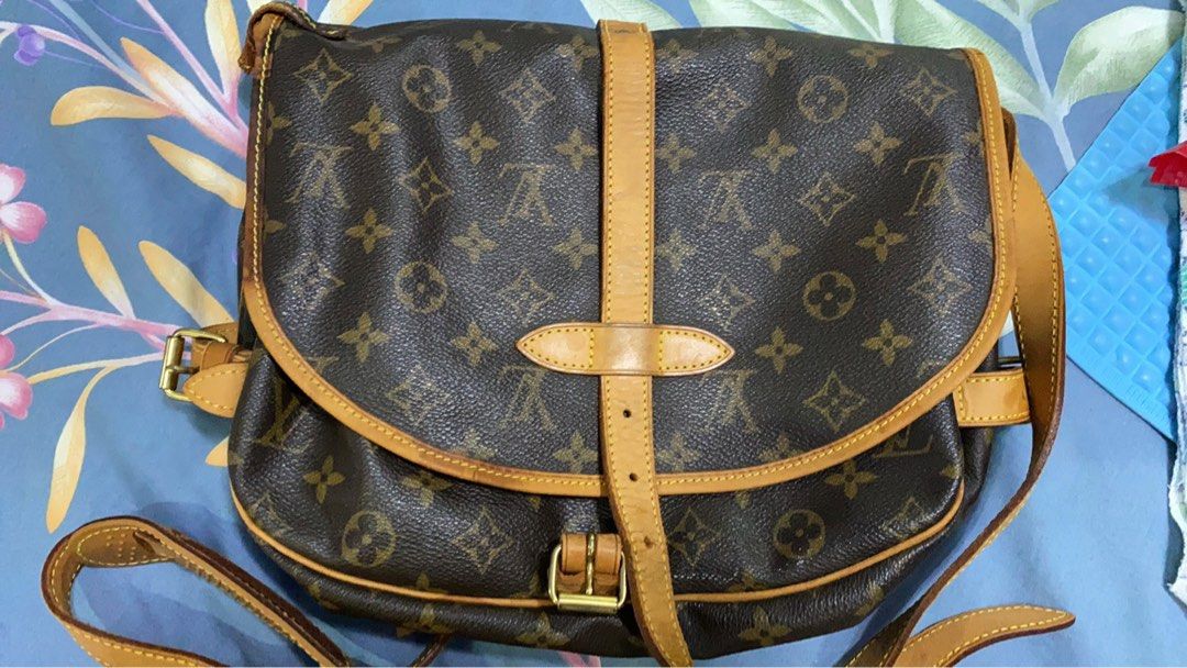 Personal Preloved and Authentic Louis Vuitton Saumur 30 (Category: Luxury Bags & Wallets) located in Muntinlupa City. Submitted by kibscollection03 (Listing ID 1355109100, Image 1). Description: 📍Alabang, Muntinlupa 💰Maya / BPI / Unionbank / Seabank 🛵: COD via Lalamove / Grab for nearby areas 🚚: JRS/ LBC (Cop/ Cod) ✅: Open for meet ups ( Alabang, Bacoor Cavite and Biñan Laguna).