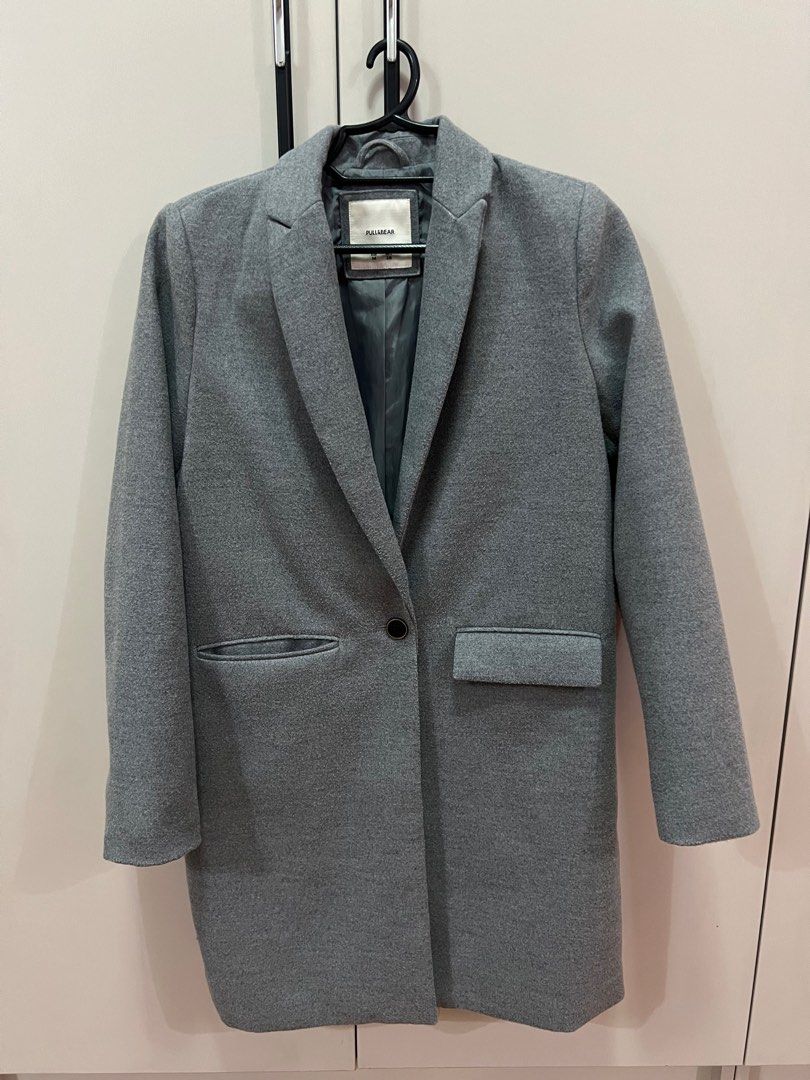 Pull & Bear Coat (Category: Coats, Jackets and Outerwear) located in Angeles City. Submitted by making__space (Listing ID 1355215712, Image 1). Description: - Used twice only.