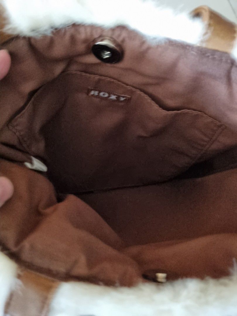 Roxy Bag (Category: Tote Bags) located in Petaling Jaya. Submitted by latte66 (Listing ID 1355166129, Image 3). Description: .