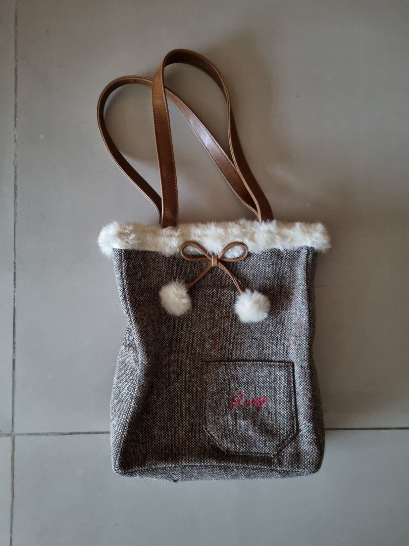 Roxy Bag (Category: Tote Bags) located in Petaling Jaya. Submitted by latte66 (Listing ID 1355166129, Image 1). Description: .