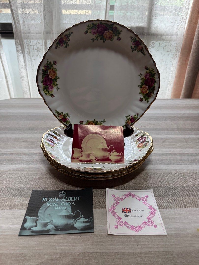 Royal Albert (Old Country Rose) Earned Serving Dish (Category: Dinnerware & Cutlery) located in Antipolo. Submitted by lietyjp (Listing ID 1355156456, Image 1). Description: LIE TY ENGLAND AND JAPANESE ITEMS 🇯🇵🇬🇧🏴󠁧󠁢󠁥󠁮󠁧󠁿 Royal Albert 1904 🫖✨ Made in England 🏴󠁧󠁢󠁥󠁮󠁧󠁿 Name: Old Country Rose Type: Eared Serving Dish Price: 1400 per piece (5 pcs available) Issue: with minor to medium gold lost NEGOTIABLE (yes) REQUEST VIDEO (ok) LOCA