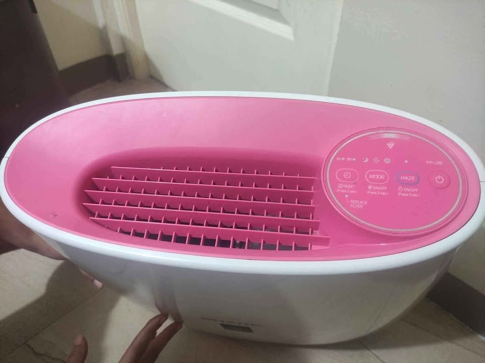 SHARP Air Purifier (Category: Air Purifiers & Dehumidifiers) located in Antipolo. Submitted by warmwhale.32dbf9 (Listing ID 1355194990, Image 3). Description: FP-J30E P (Pink) RFS - Decluttering. Used 3×. Filter is still in good condition but need replacement when detector indicates (Negotiable Price) Issue/s: Barely noticeable minor holes on filter as seen in the pics. Product Details: 23sqm Dimension (WxHxD) mm - 431×411×211 Net weight (kg) - 4