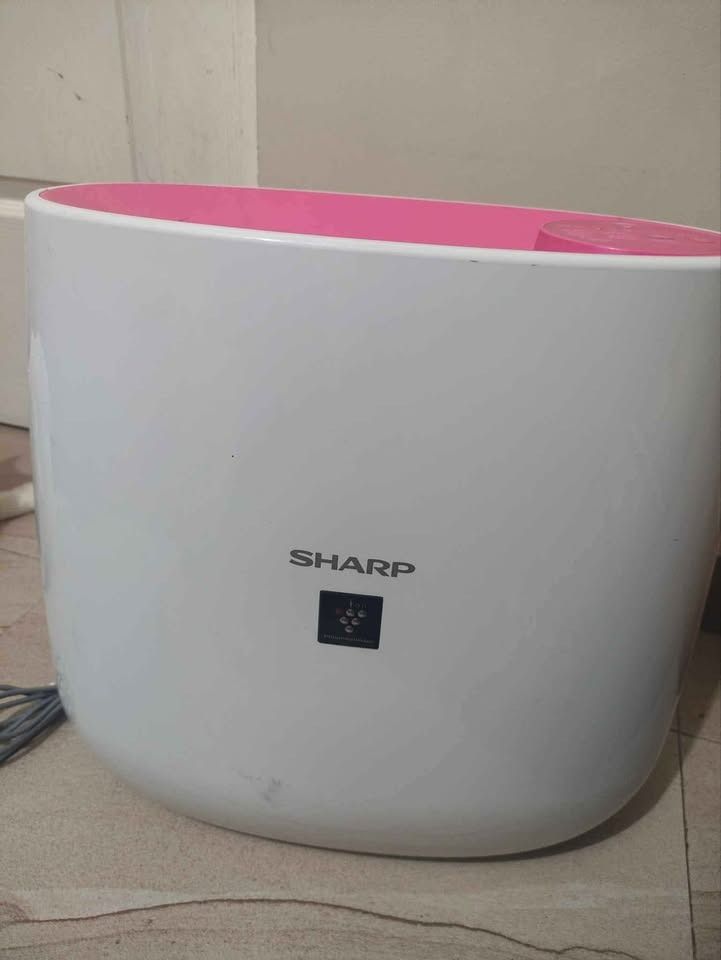 SHARP Air Purifier (Category: Air Purifiers & Dehumidifiers) located in Antipolo. Submitted by warmwhale.32dbf9 (Listing ID 1355194990, Image 1). Description: FP-J30E P (Pink) RFS - Decluttering. Used 3×. Filter is still in good condition but need replacement when detector indicates (Negotiable Price) Issue/s: Barely noticeable minor holes on filter as seen in the pics. Product Details: 23sqm Dimension (WxHxD) mm - 431×411×211 Net weight (kg) - 4